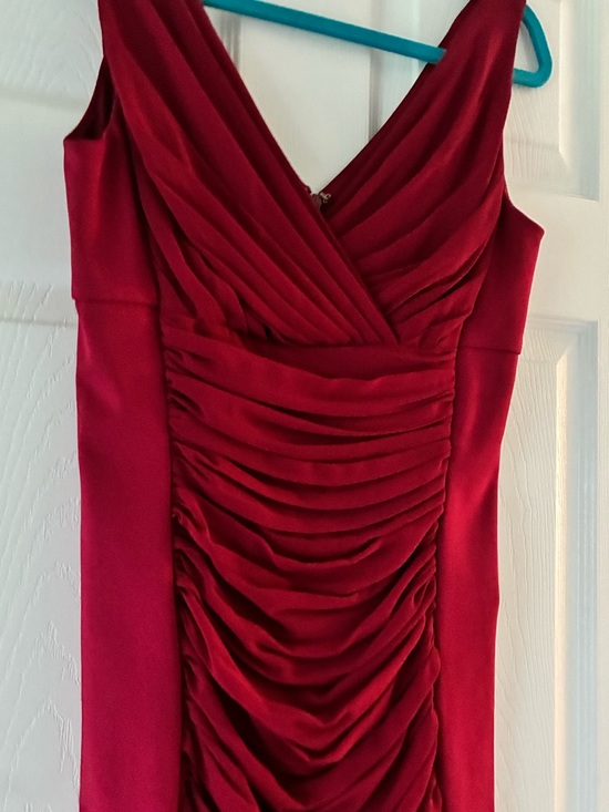 White House Black Market Ruched V-Neck Mini Dress in Burgundy - Picture 2 of 3